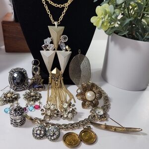 #2497, EXQUISITE, VICTORIAN JEWELRY LOT  12 ITEMS, NECKLACE, BROOCHE, ERRINGS